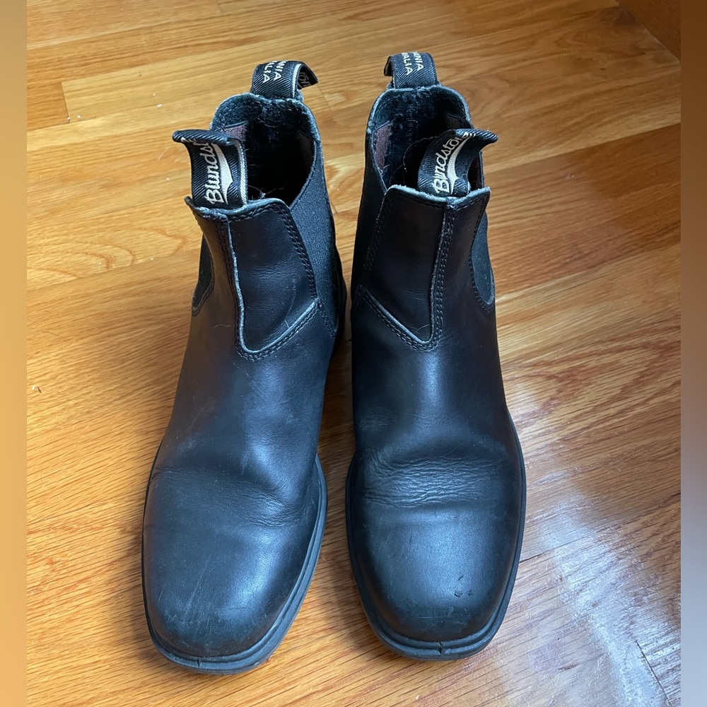 Blundstones black square toe
